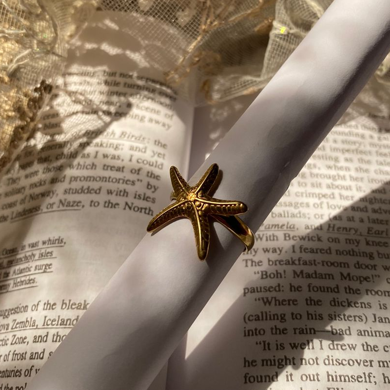Gold starfish stainless steel statement ring by Shelluxe - Adjustable beach vibe jewelry