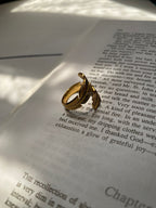 Leaves hug Ring