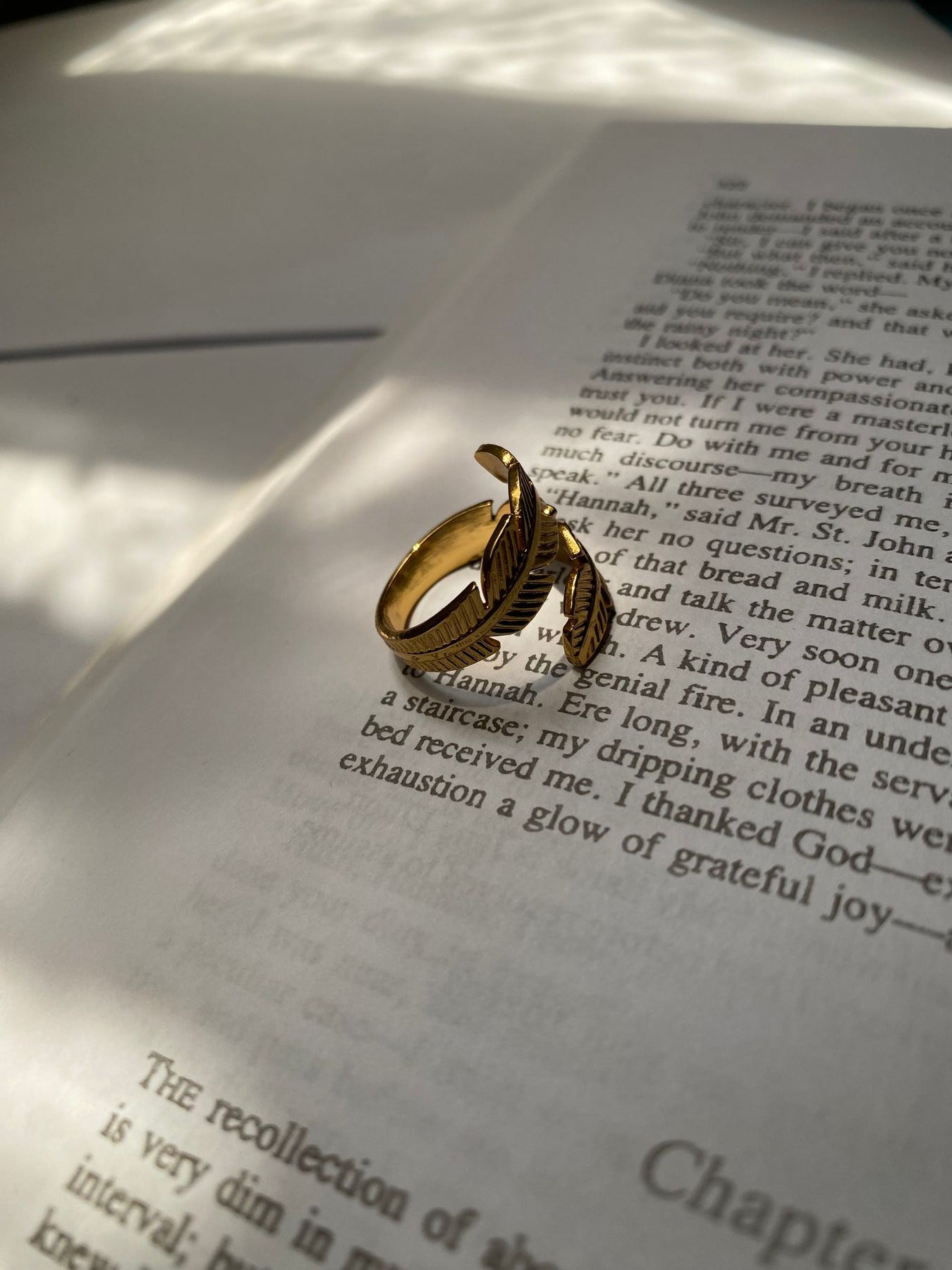 Leaves hug Ring