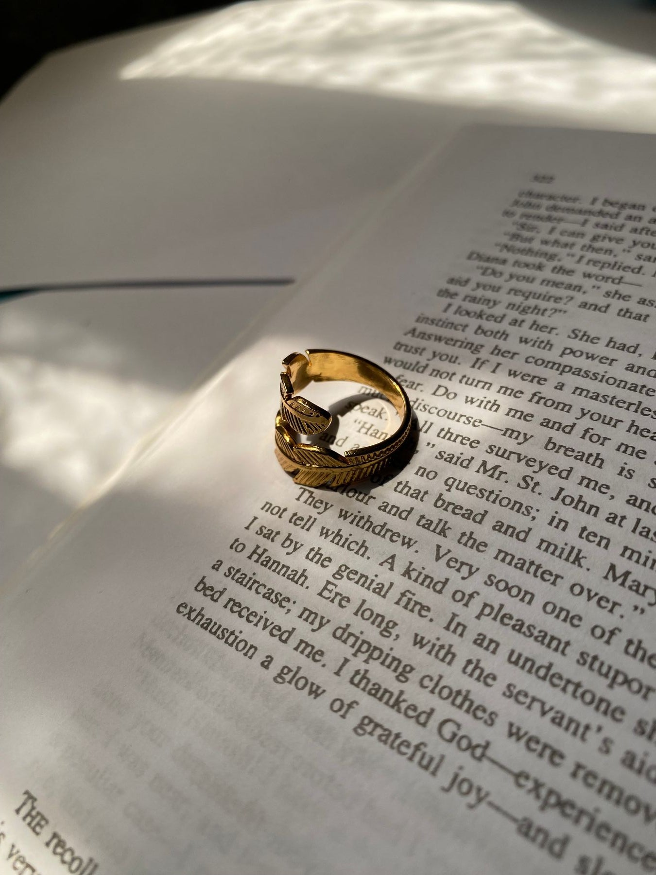 Leaves hug Ring